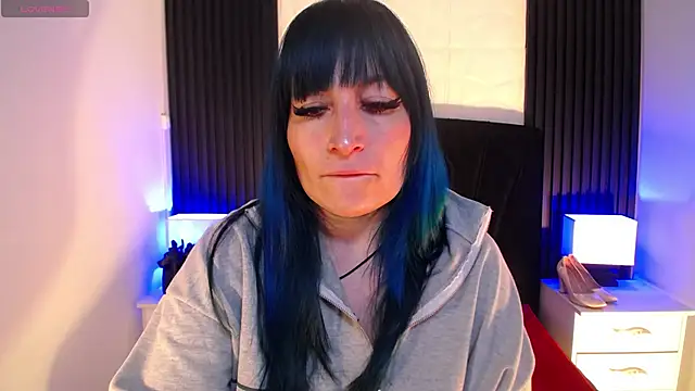 Snapshot of alicia_moom chatting on 12/19/25, 07:27 alicia moom online show from 12/19/25, 07:27