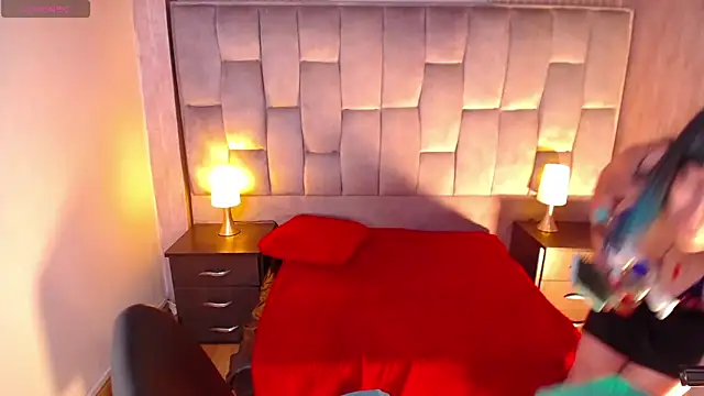 Snapshot of alicia_moom chatting on 01/05/26, 08:12 alicia moom online show from 01/05/26, 08:12