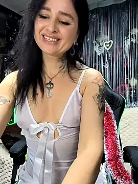 Snapshot of KikiXRed chatting on 12/29/24, 06:49 KikiXRed online show from 12/29/24, 06:49