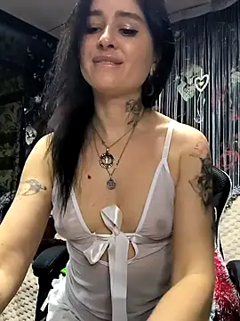 Snapshot of KikiXRed chatting on 01/11/25, 05:18 KikiXRed online show from 01/11/25, 05:18