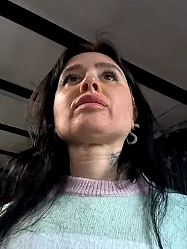 Snapshot of KikiXRed chatting on 03/19/25, 03:19 KikiXRed online show from 03/19/25, 03:19