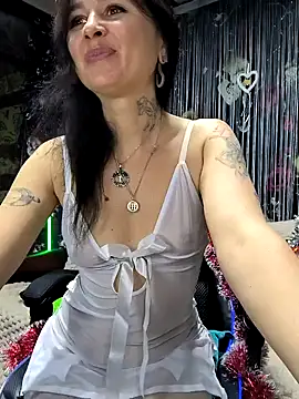 Snapshot of KikiXRed chatting on 12/21/24, 02:26 KikiXRed online show from 12/21/24, 02:26