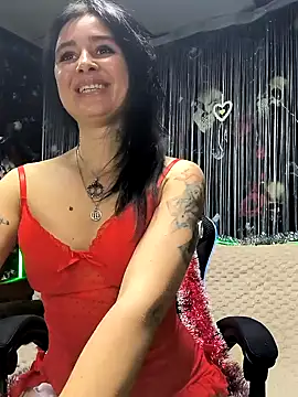 Snapshot of KikiXRed chatting on 12/28/24, 10:36 KikiXRed online show from 12/28/24, 10:36