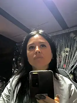 KikiXRed online show from 11/18/25, 06:00