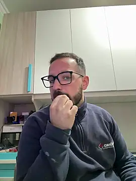 michele1500 online show from 12/16/25, 04:33