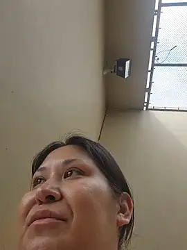 Snapshot of Cupcakecutie449 chatting on 04/13/26, 05:28 Cupcakecutie449 online show from 04/13/26, 05:28