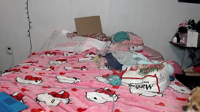 Snapshot of Cupcakecutie449 chatting on 02/07/26, 06:43 Cupcakecutie449 online show from 02/07/26, 06:43