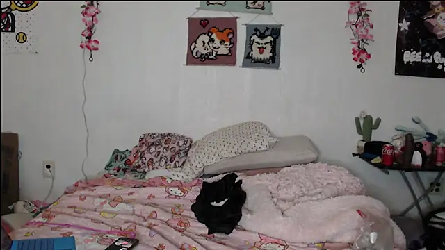 Snapshot of Cupcakecutie449 chatting on 04/08/26, 01:56 Cupcakecutie449 online show from 04/08/26, 01:56