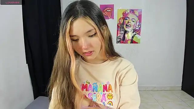 Alice bloom  online show from 11/14/25, 02:04