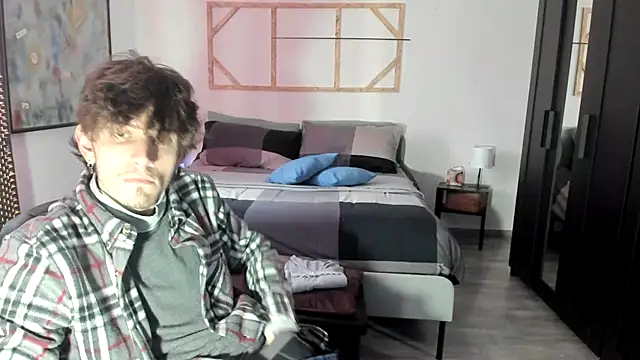 Snapshot of xxxciro13xxx chatting on 02/14/25, 01:51 xxxciro13xxx online show from 02/14/25, 01:51