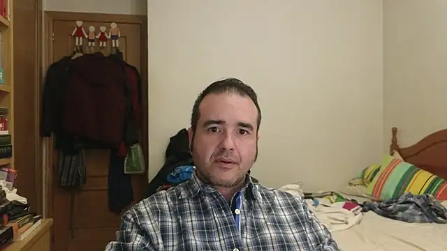 Snapshot of curiosillo83 chatting on 04/22/26, 07:53 curiosillo83 online show from 04/22/26, 07:53