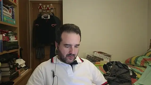 Snapshot of curiosillo83 chatting on 05/30/26, 04:52 curiosillo83 online show from 05/30/26, 04:52