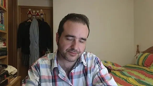 Snapshot of curiosillo83 chatting on 05/06/26, 04:44 curiosillo83 online show from 05/06/26, 04:44
