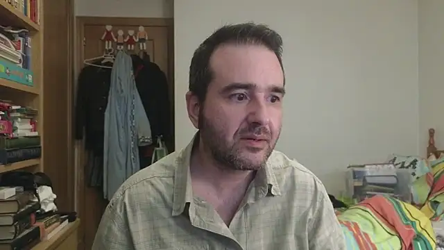 Snapshot of curiosillo83 chatting on 05/19/26, 02:35 curiosillo83 online show from 05/19/26, 02:35