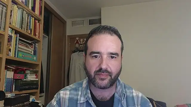 curiosillo83 online show from 10/21/25, 02:27