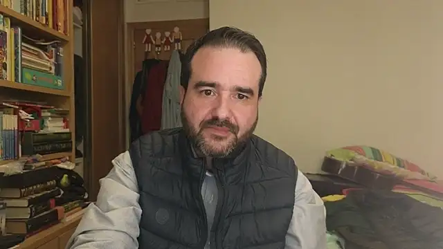 curiosillo83 online show from 02/04/26, 06:36