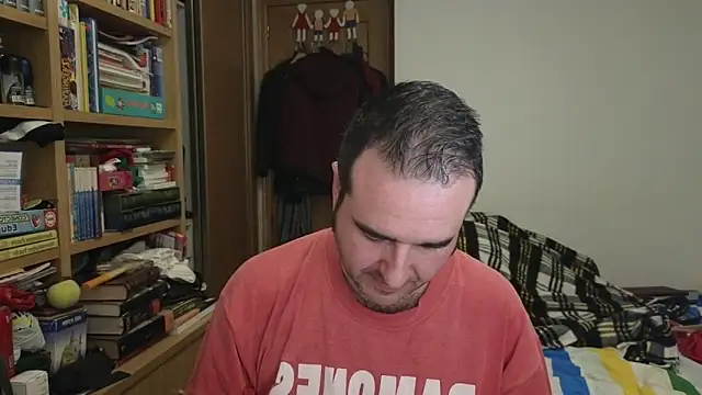 Snapshot of curiosillo83 chatting on 04/18/26, 08:20 curiosillo83 online show from 04/18/26, 08:20