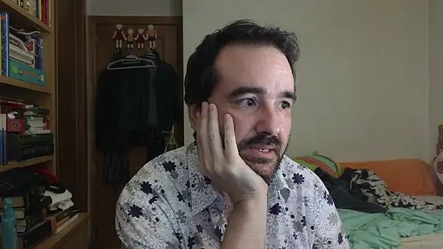 curiosillo83 online show from 07/06/26, 06:10