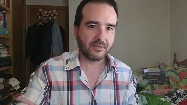 Snapshot of curiosillo83 chatting on 05/26/26, 03:10 curiosillo83 online show from 05/26/26, 03:10