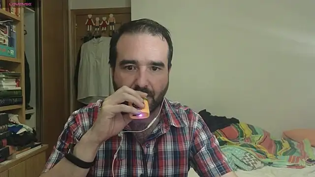 curiosillo83 online show from 10/02/25, 02:48