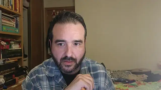 curiosillo83 online show from 10/31/25, 04:03