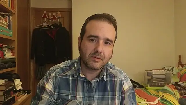 Snapshot of curiosillo83 chatting on 05/18/26, 02:11 curiosillo83 online show from 05/18/26, 02:11