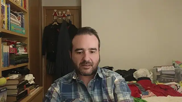 Snapshot of curiosillo83 chatting on 05/23/26, 07:24 curiosillo83 online show from 05/23/26, 07:24
