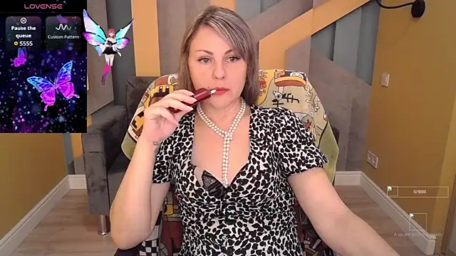 Snapshot of Candy_Long chatting on 10/20/25, 05:31 Candy Long online show from 10/20/25, 05:31