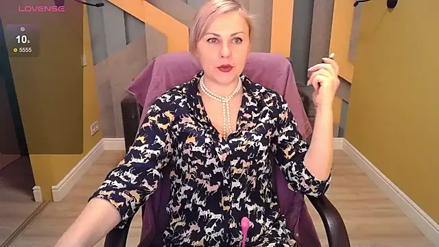 Snapshot of Candy_Long chatting on 01/27/25, 06:30 Candy Long online show from 01/27/25, 06:30