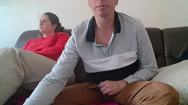 Snapshot of neennees chatting on 11/16/25, 01:49 neennees online show from 11/16/25, 01:49