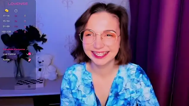 KindHazelHere  online show from 12/18/25, 10:52