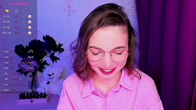 KindHazelHere  online show from 02/06/26, 06:59