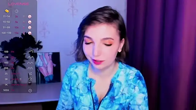 KindHazelHere  online show from 11/03/25, 08:29