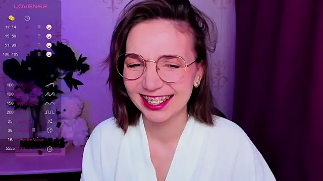 KindHazelHere  online show from 03/01/26, 12:21