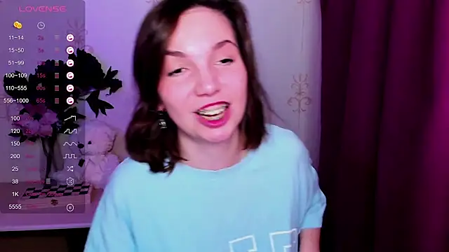 KindHazelHere  online show from 04/04/26, 07:37