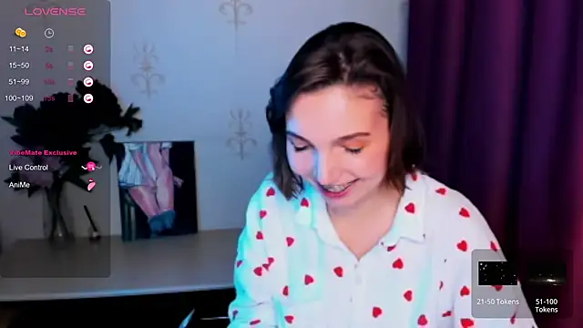 KindHazelHere  online show from 10/30/25, 08:50