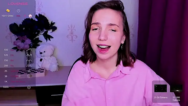 KindHazelHere  online show from 04/11/26, 07:45