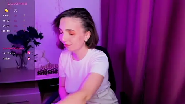 KindHazelHere  online show from 12/05/25, 05:11