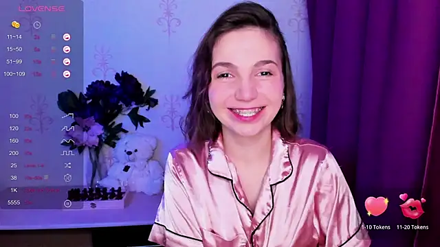 KindHazelHere  online show from 02/05/26, 08:10