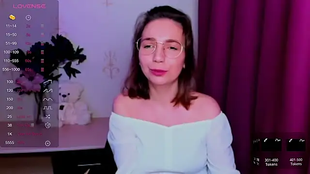 KindHazelHere  online show from 05/19/26, 05:47