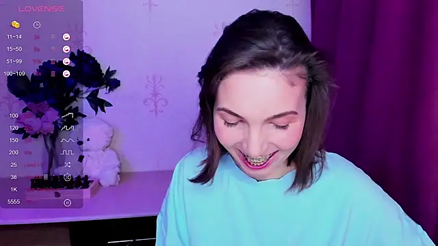 KindHazelHere  online show from 03/05/26, 08:22