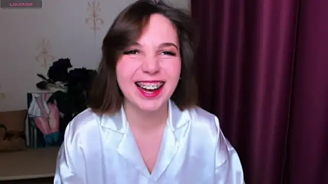 Snapshot of KindHazelHere_ chatting on 03/07/25, 04:11 KindHazelHere online show from 03/07/25, 04:11