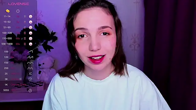 KindHazelHere  online show from 04/07/26, 12:12