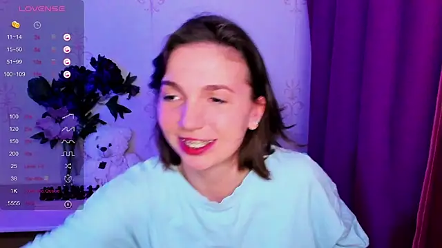 KindHazelHere  online show from 02/13/26, 08:14