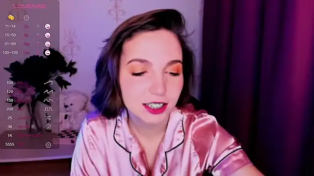 KindHazelHere  online show from 11/11/25, 08:20