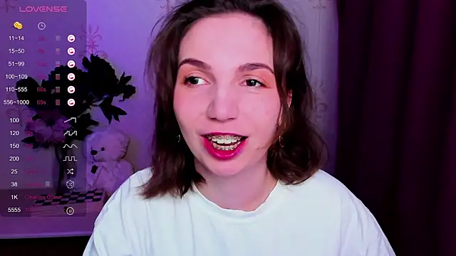 KindHazelHere  online show from 04/07/26, 10:22