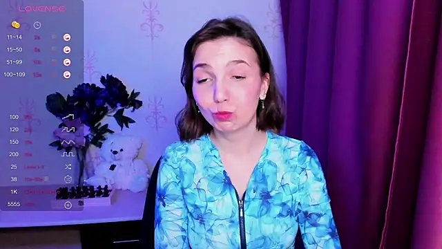 KindHazelHere  online show from 02/05/26, 09:10