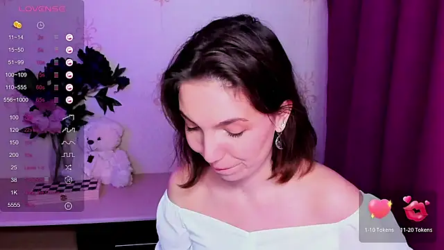 KindHazelHere  online show from 04/09/26, 06:41