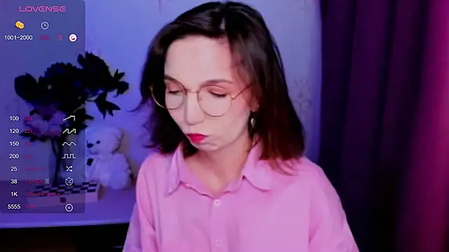 KindHazelHere  online show from 04/15/26, 08:09