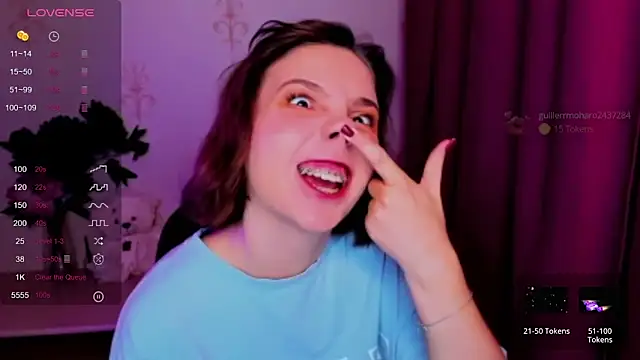 KindHazelHere  online show from 11/26/25, 12:21